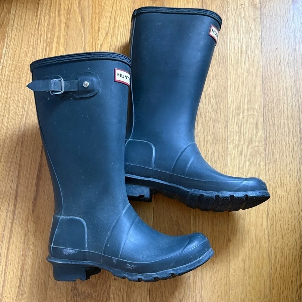Hunter Classic sz 3 charcoal grey kids rain boots, great pre owned condition